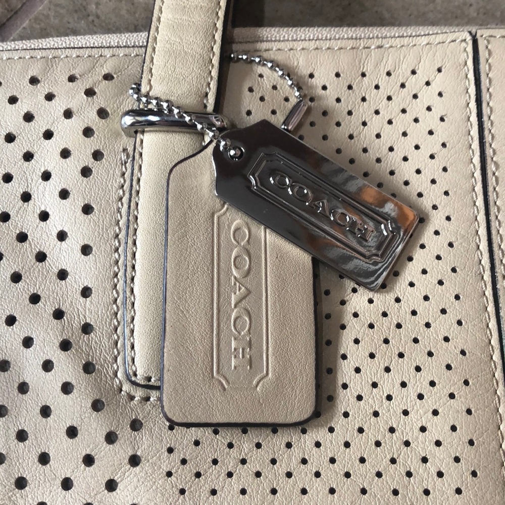 + COACH + Bleecker Perforated Leather Cooper - Picture 3 of 8